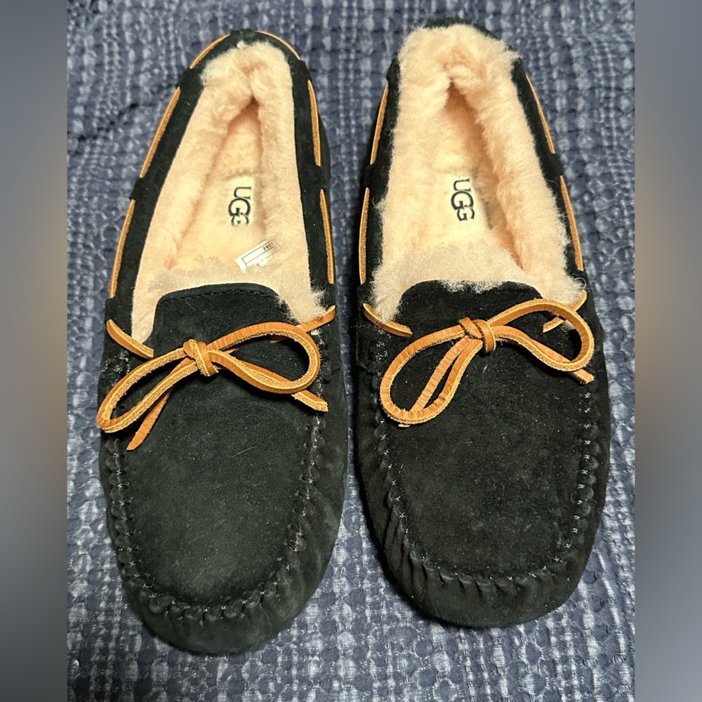 New Ugg Moccasins size 6